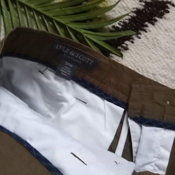 Lyle and Scott CASUALS Cargo Shorts Trek Green - Picture 10 of 11